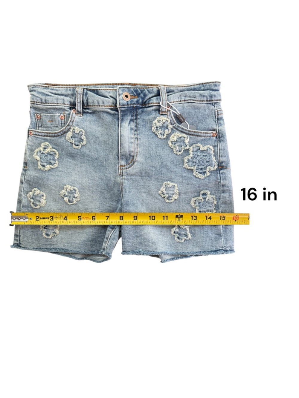 Tractr Denim Shorts Girls Light Wash Size 14 Crochet Flower Patch Frayed NWT - Picture 11 of 11